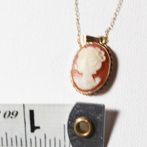 Vintage 14k Carved Shell Cameo Pendant - Picture 7 of 8